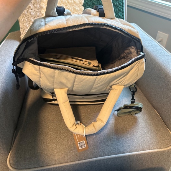 BAGSMART Paz 25L Diaper Bag Backpack, CELADON Green & Ivory White - Picture 12 of 14